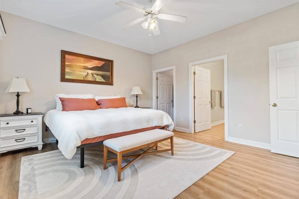 Cute townhouse with 3 bed/2 bath