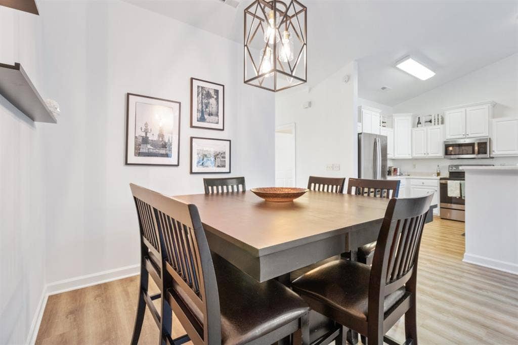 Cute townhouse with 3 bed/2 bath