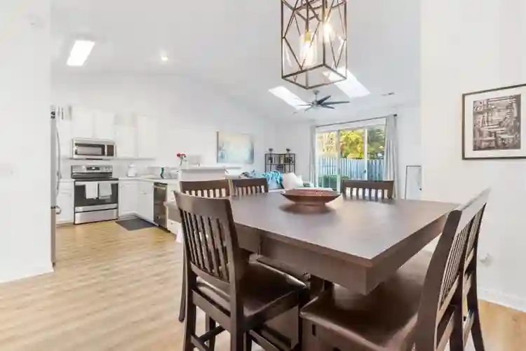 Cute townhouse with 3 bed/2 bath