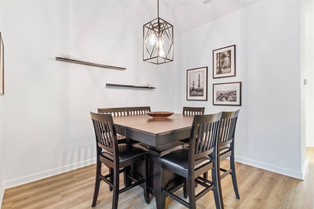 Cute townhouse with 3 bed/2 bath