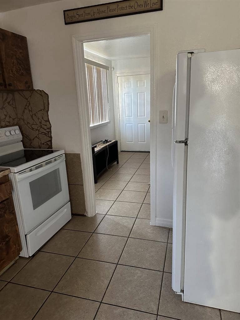 Room for Rent (M)