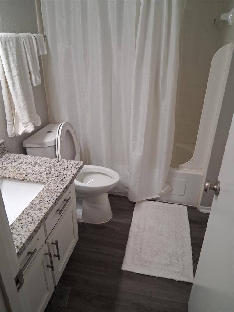 Room For Rent in Energy Corridor