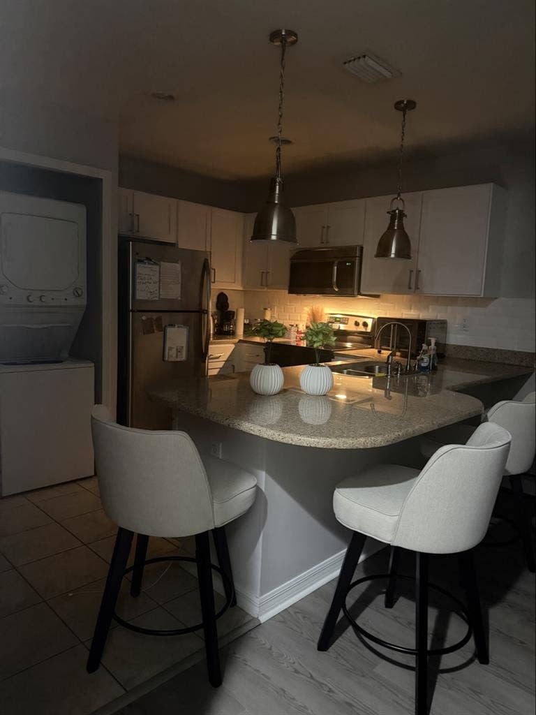 Apollo Beach - Share Apt