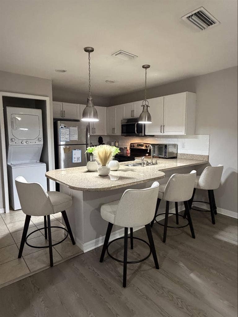 Apollo Beach - Share Apt