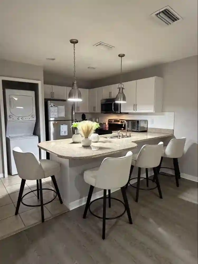 Apollo Beach - Share Apt