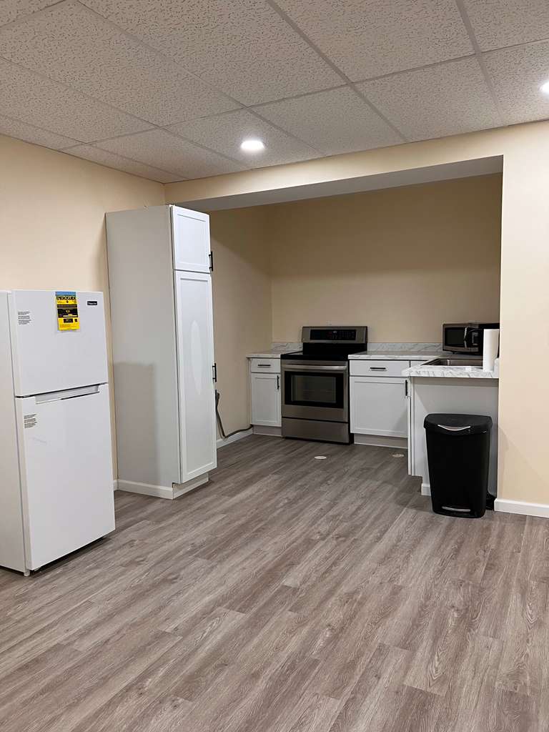 1B1B Bsmt Apartment $1100 Utils Inc
