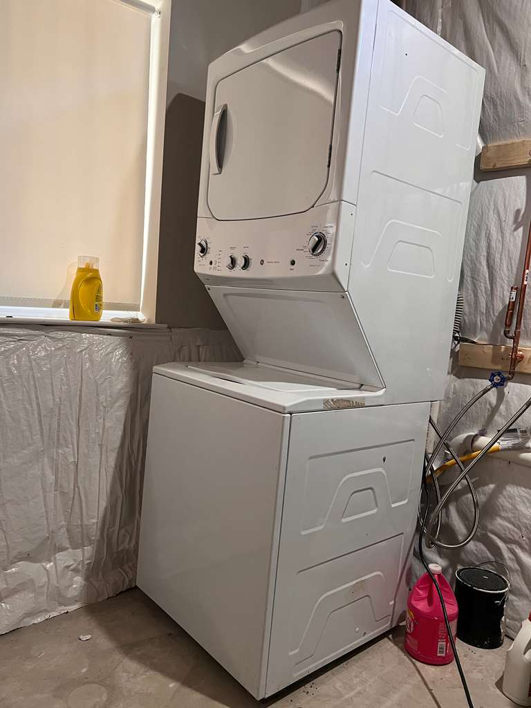 1B1B Bsmt Apartment $1100 Utils Inc
