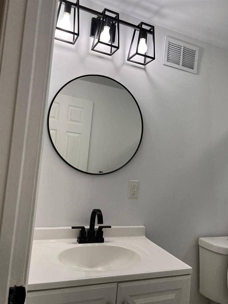 1B1B Bsmt Apartment $1100 Utils Inc