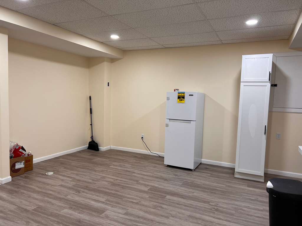 1B1B Bsmt Apartment $1100 Utils Inc