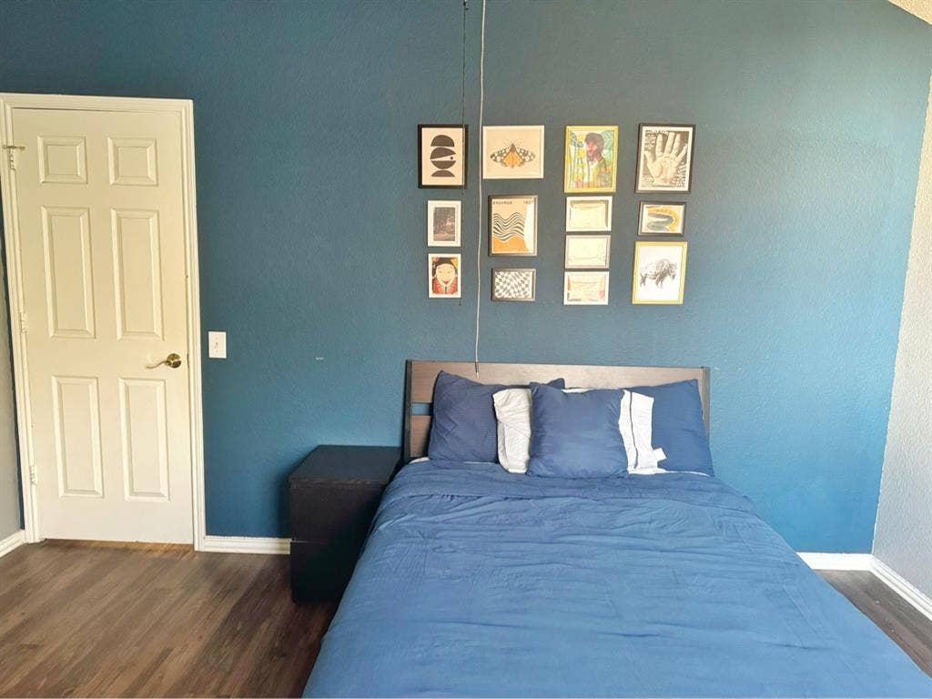 LOOKING FOR ROOMMATE!