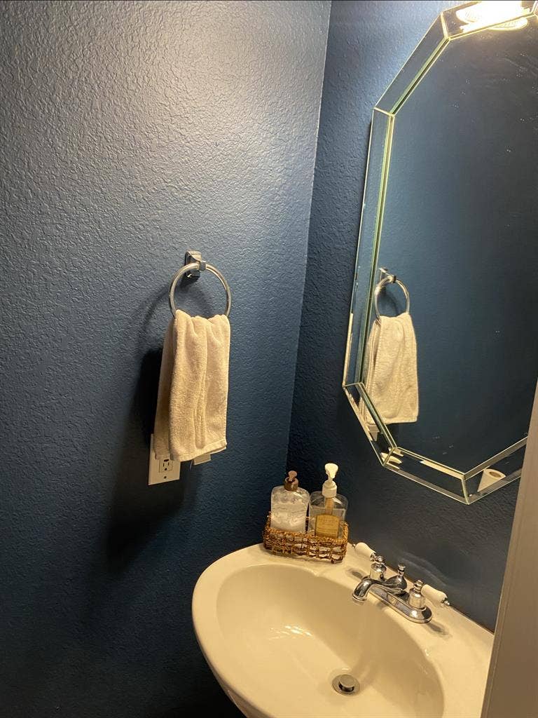LOOKING FOR ROOMMATE!