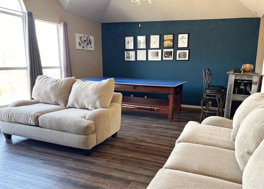 LOOKING FOR ROOMMATE!