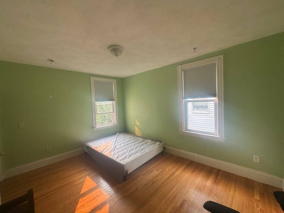 Cozy Room by Brookline Hills T stop