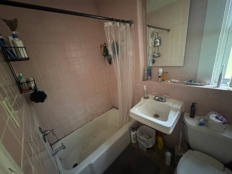 Cozy Room by Brookline Hills T stop