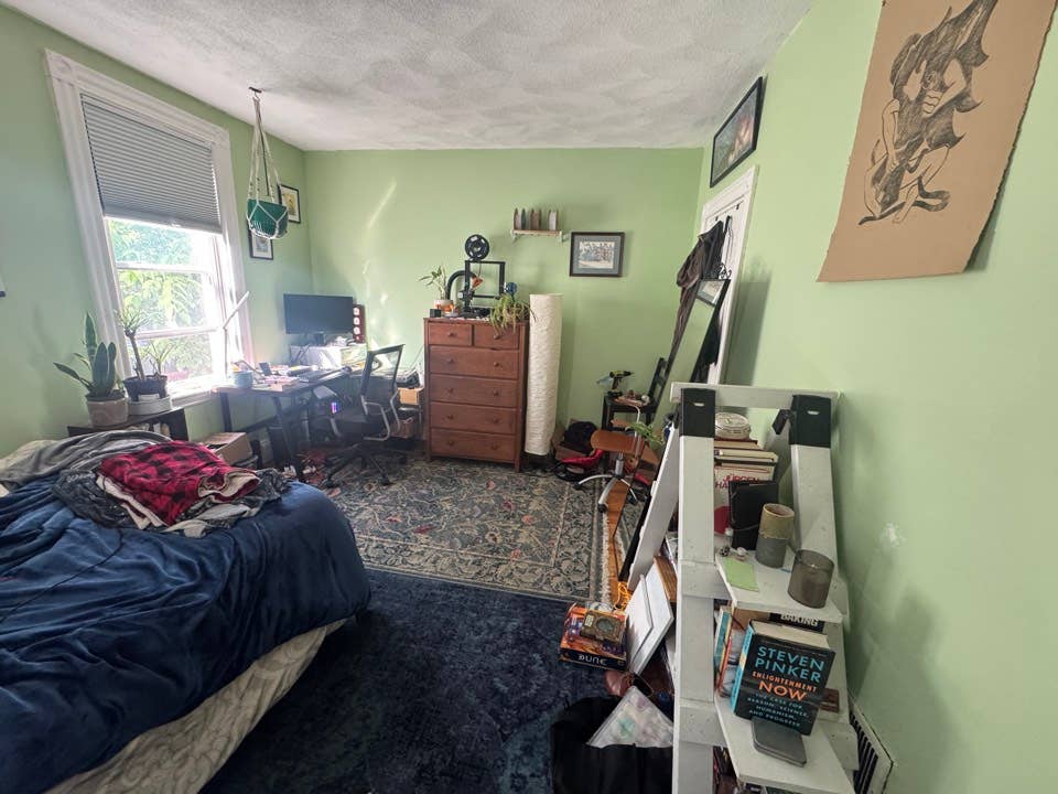 Cozy Room by Brookline Hills T stop