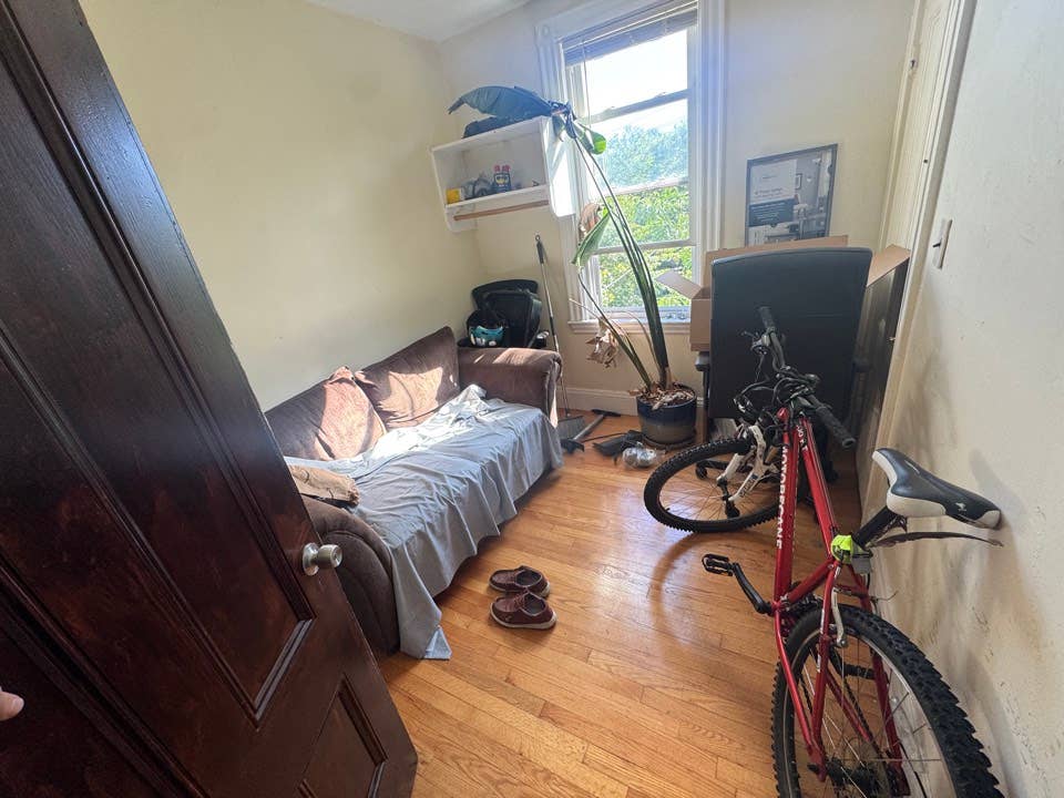 Cozy Room by Brookline Hills T stop