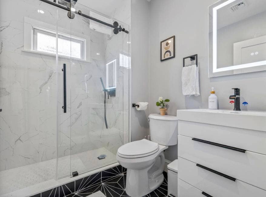 Newly Renovated 7BR 3 Bath