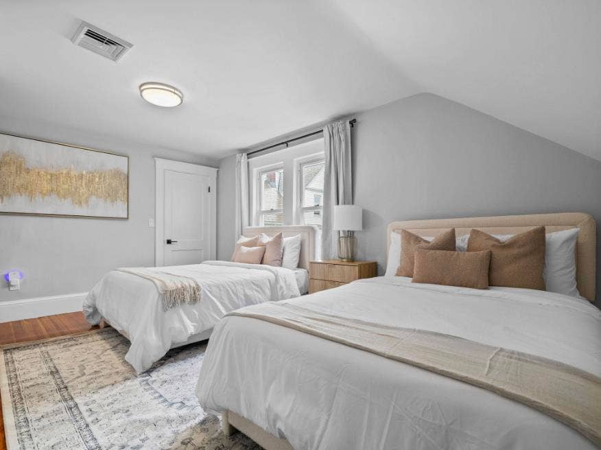 Newly Renovated 7BR 3 Bath