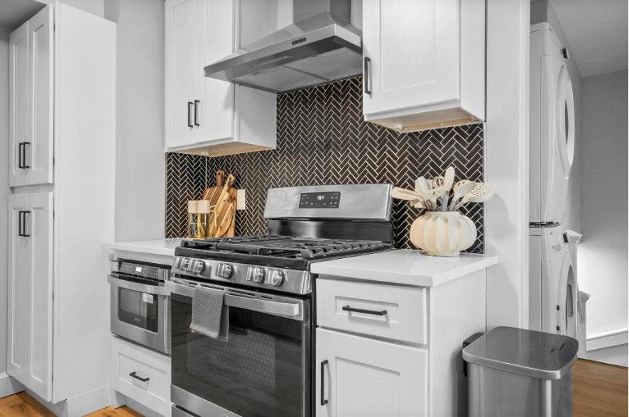 Newly Renovated 7BR 3 Bath