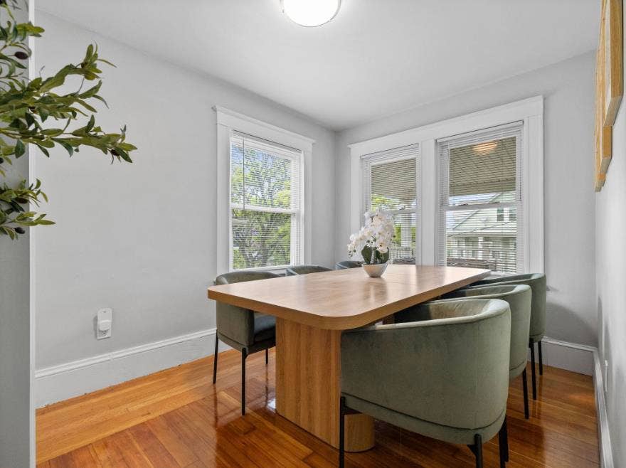 Newly Renovated 7BR 3 Bath