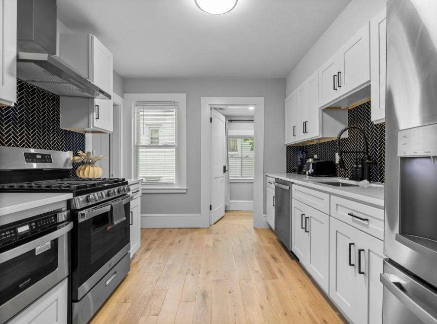 Newly Renovated 7BR 3 Bath
