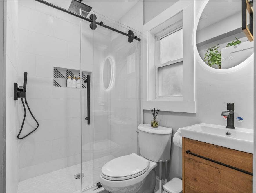 Newly Renovated 7BR 3 Bath