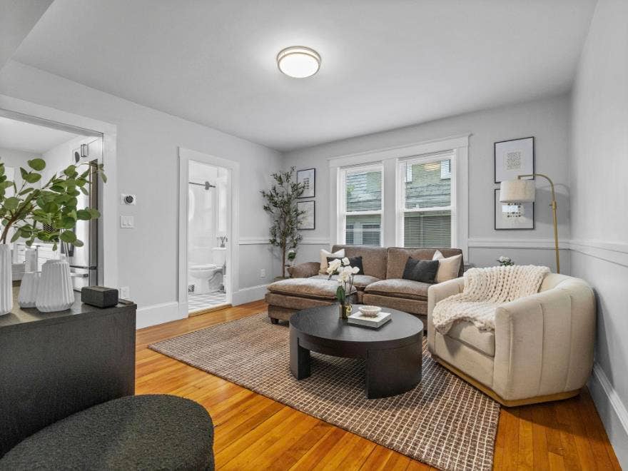 Newly Renovated 7BR 3 Bath