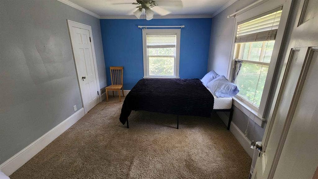 Room available near Millikin