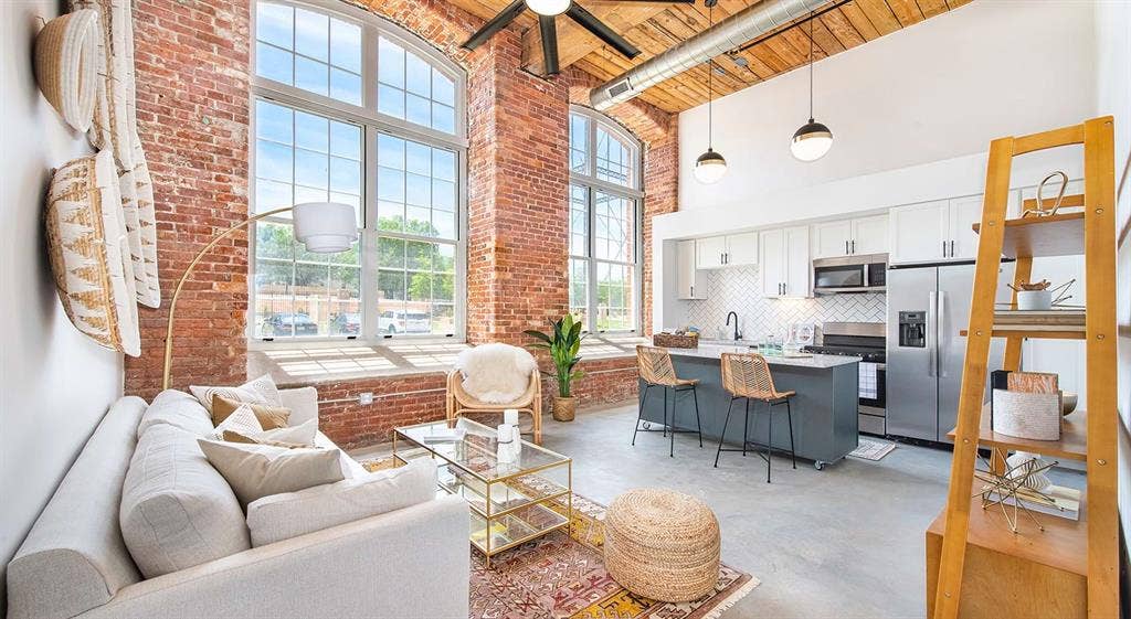 Lease Takeover – at Woodside Lofts