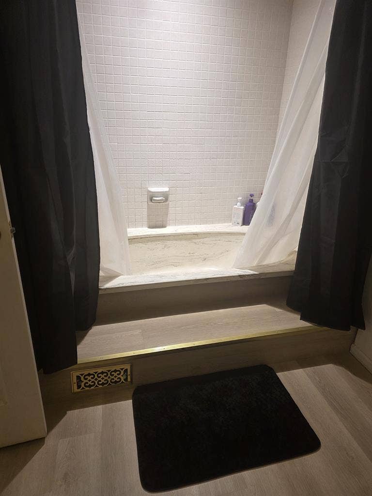 Very large room with walk in closet