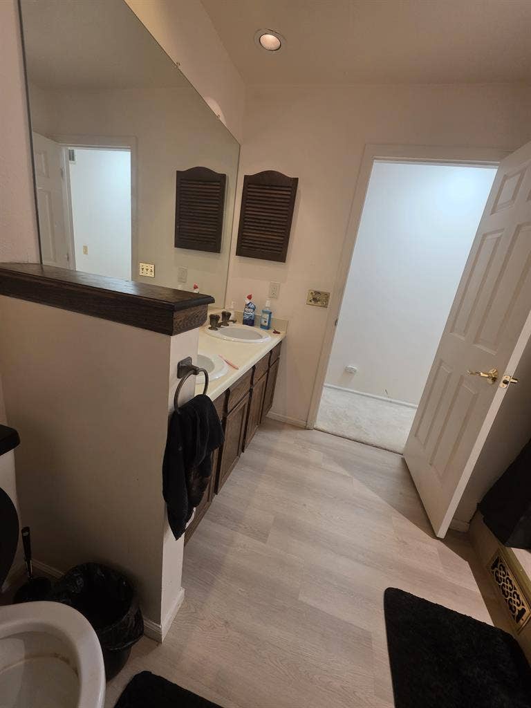 Very large room with walk in closet
