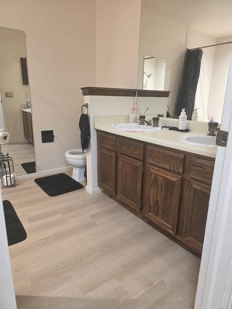 Very large room with walk in closet
