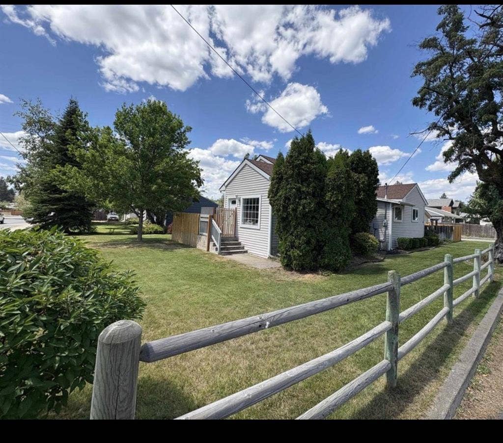 Looking for female roommate