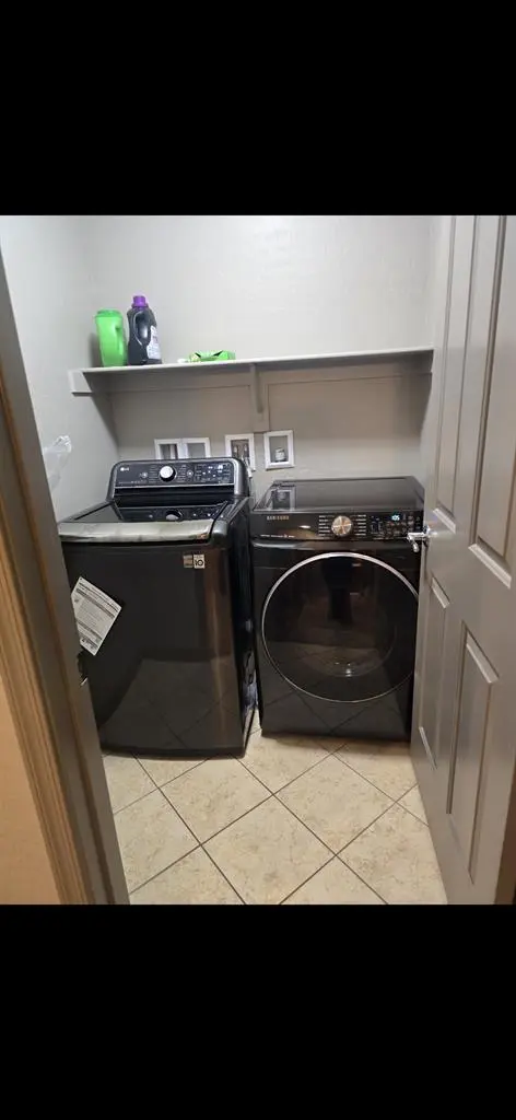 Room for rent in large home