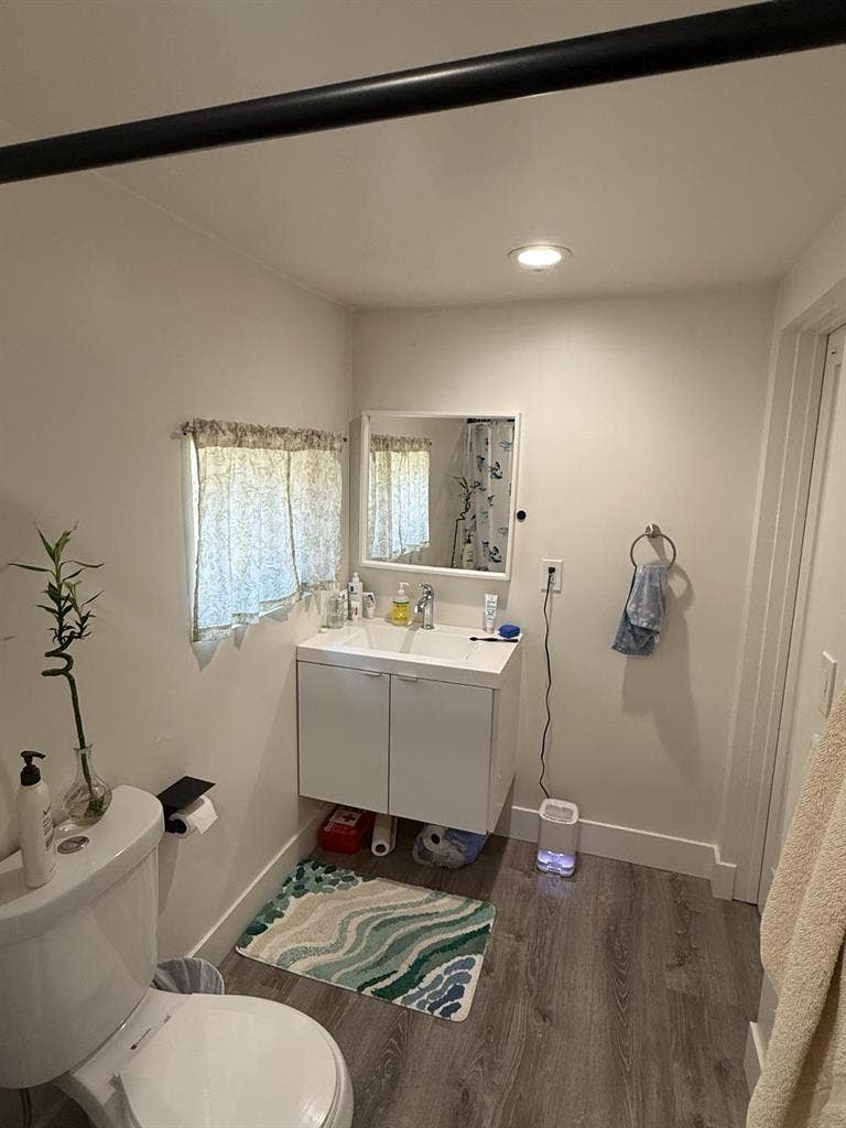Room w/ Bath in Cute SP House!