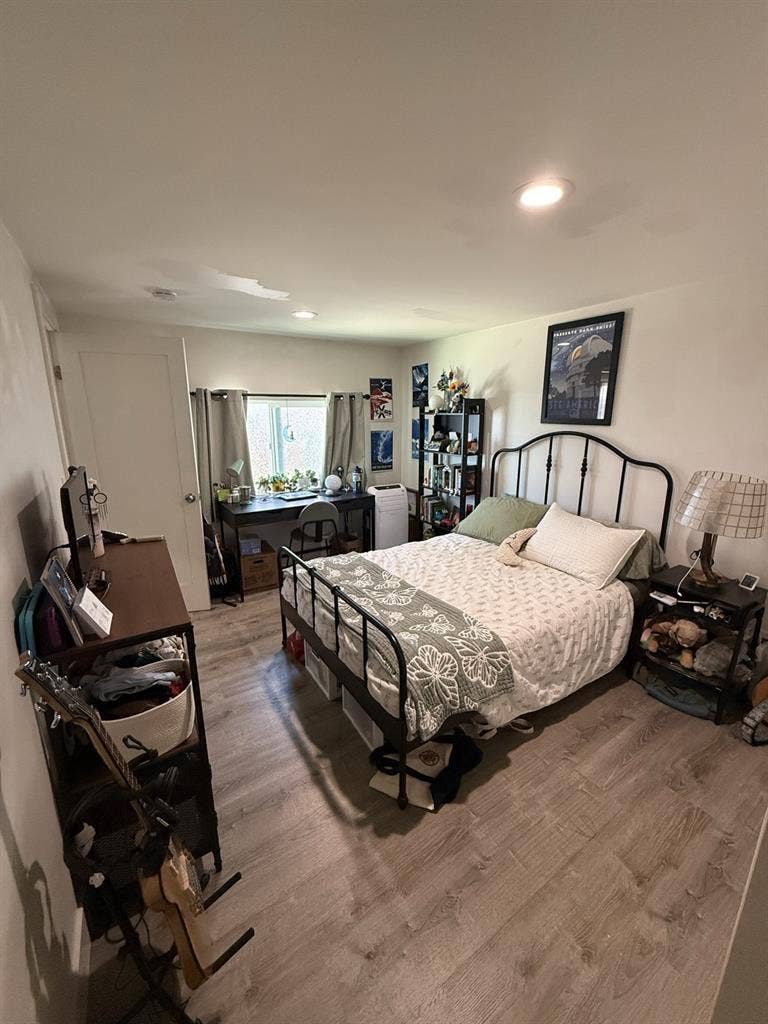 Room w/ Bath in Cute SP House!
