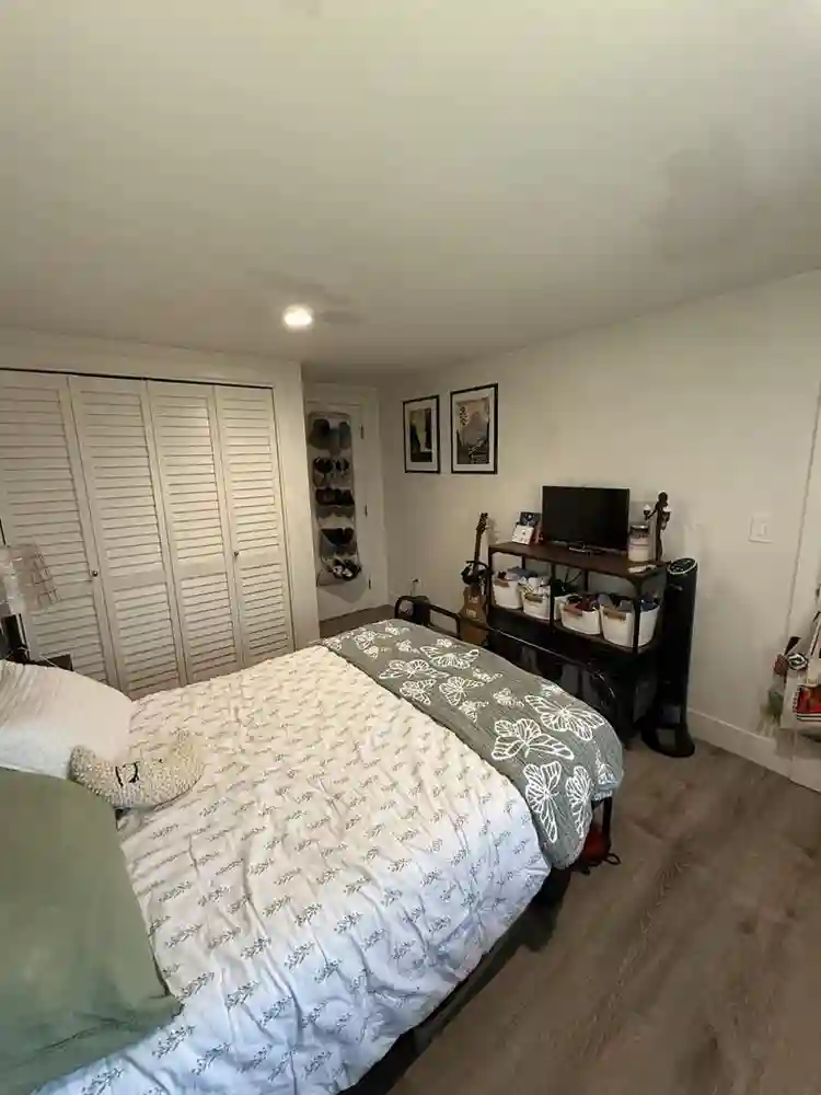 Room w/ Bath in Cute SP House!