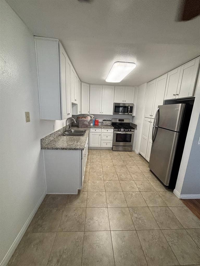 $1300+G&E Room 4 Rent in Hillcrest