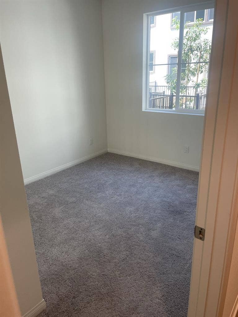 Private room and bath- 1st floor