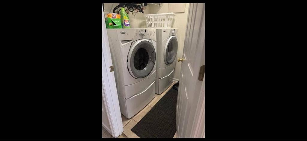 Beautiful 3bd/3bth home w/parking