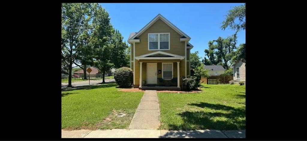 Beautiful 3bd/3bth home w/parking