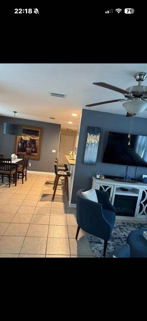 Beautiful 3bd/3bth home w/parking