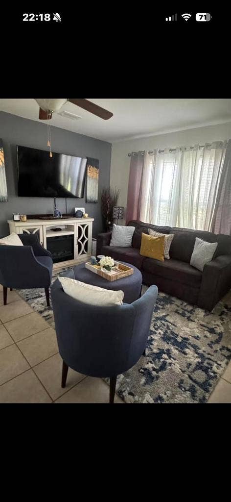 Beautiful 3bd/3bth home w/parking