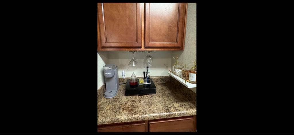 Beautiful 3bd/3bth home w/parking
