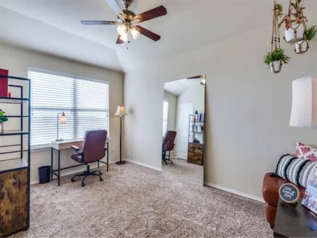 Rare spare bedroom for rent