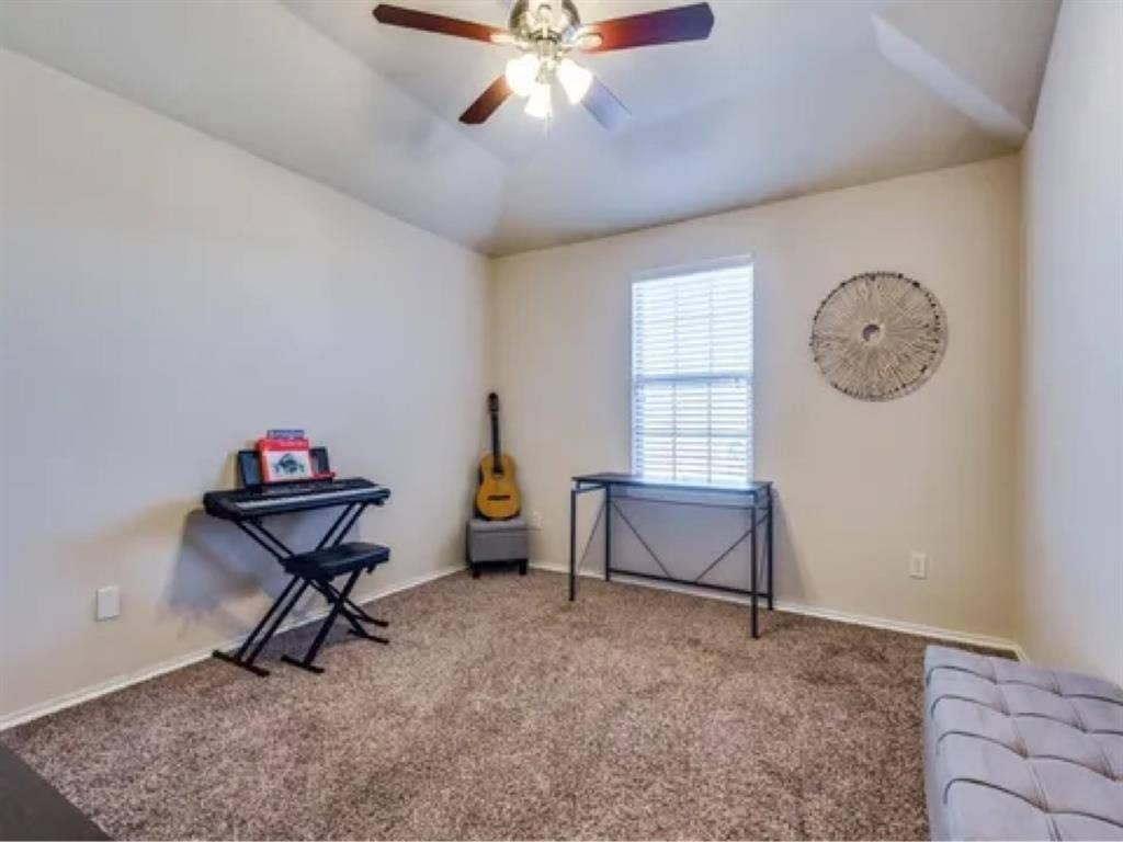 Rare spare bedroom for rent
