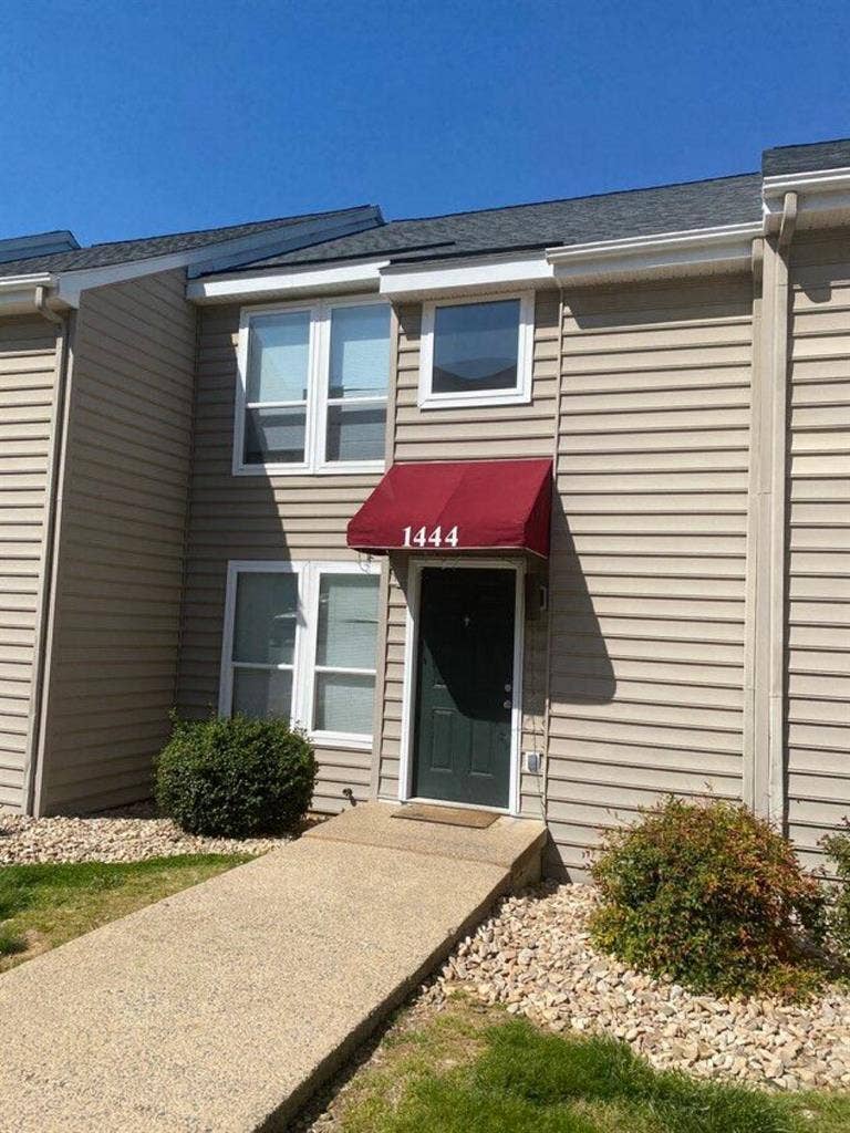 Looking for someone to sublease.