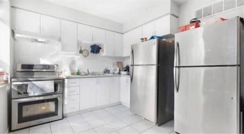 ROOM FOR RENT AVAILABLE AUG 1