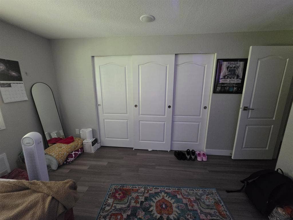 Sept-Feb roommate wanted