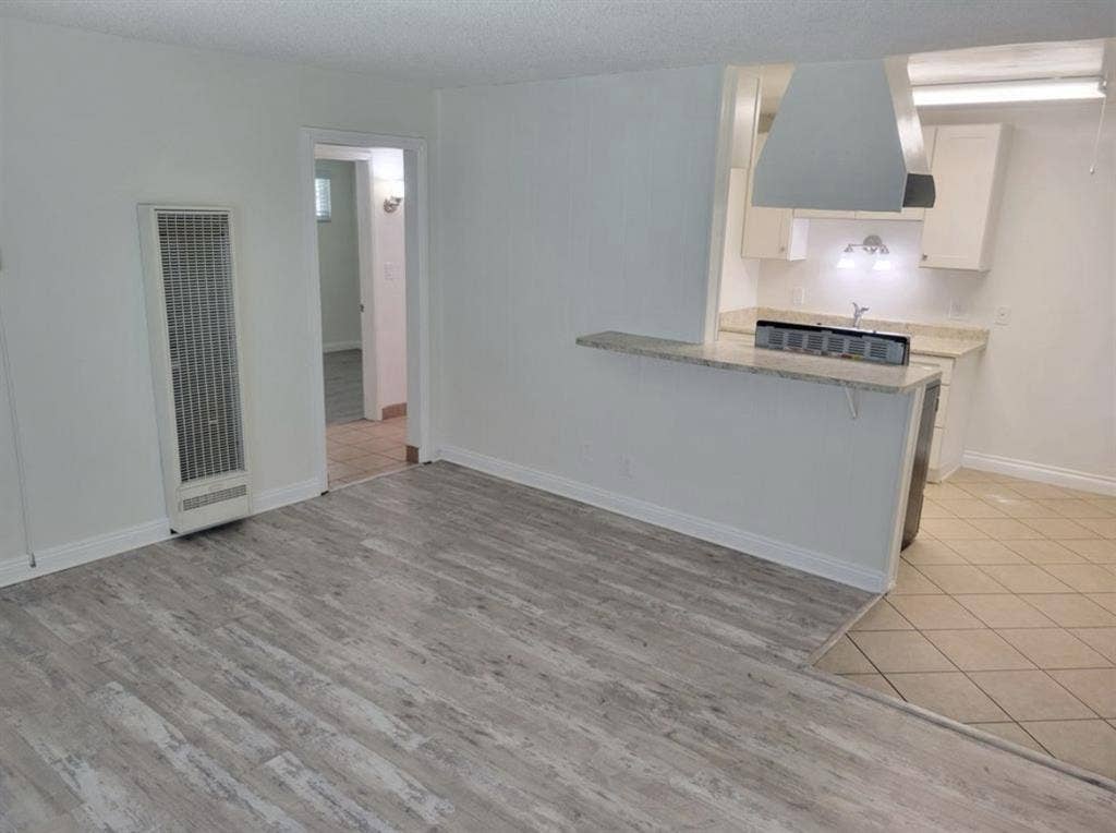 “Retro Row” Private bed/shared bath